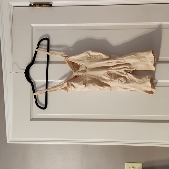 Skims mid thigh bodysuit - Picture 4 of 5